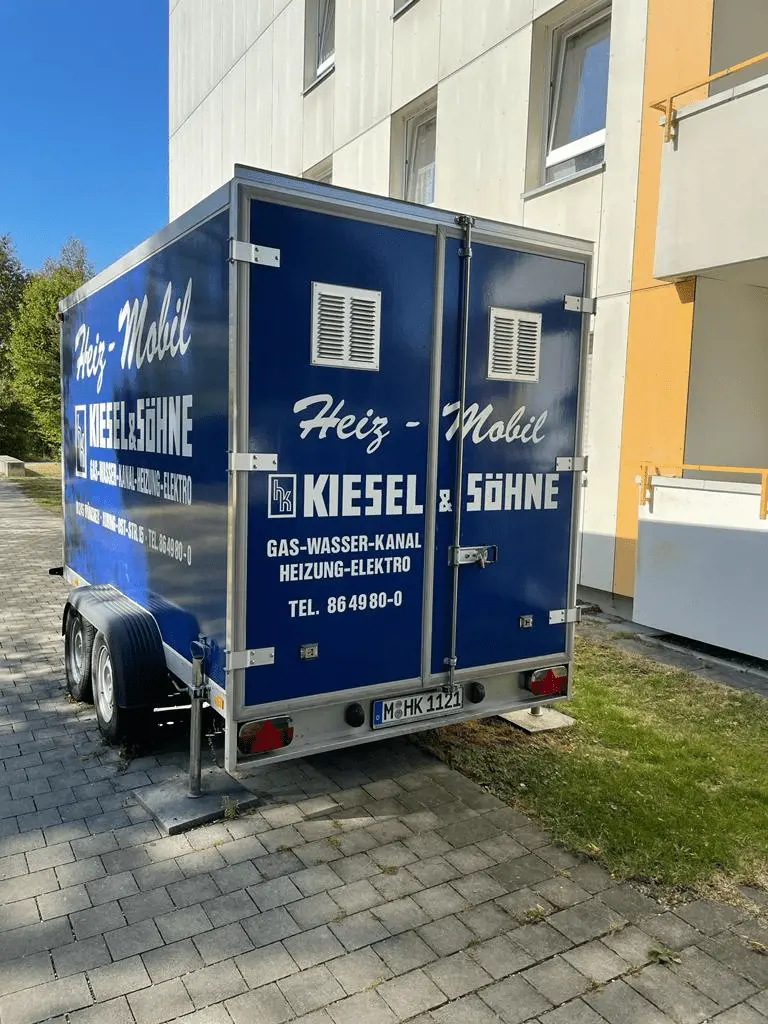 Mobiles Heizgerät auf dem Betriebsgelände