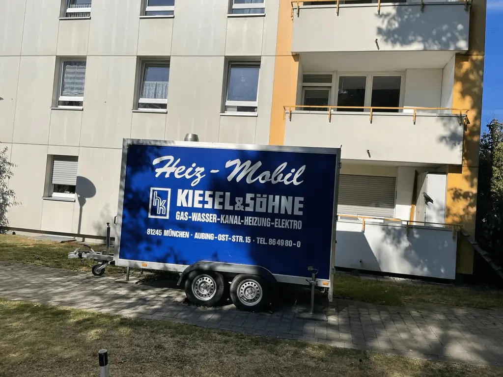 Mobiles Heizkraftwerk im Betrieb
